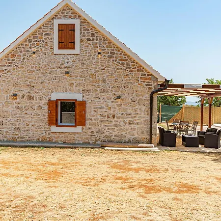 2 Bedroom Beautiful In Feriehus