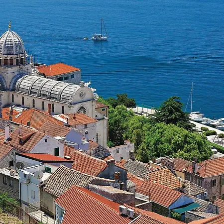 2 Bedroom Beautiful In Hébergement de vacances