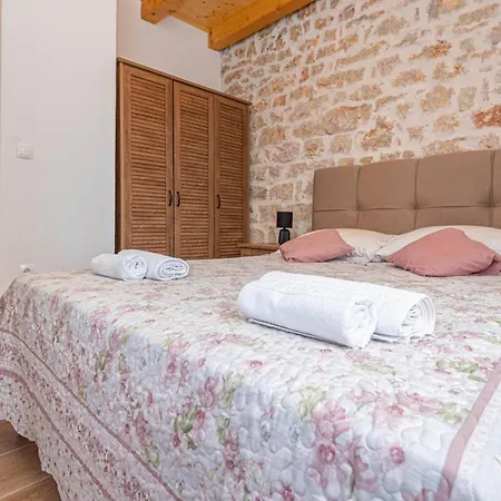 2 Bedroom Beautiful In Feriehus Drinovci