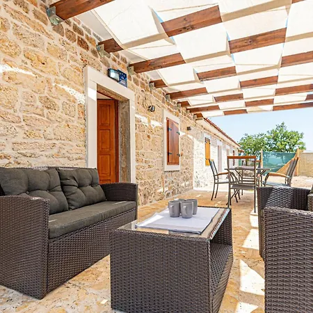 2 Bedroom Beautiful In Drinovci