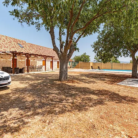 2 Bedroom Beautiful In Feriehus Drinovci