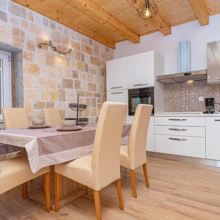 2 Bedroom Beautiful In Feriehus Drinovci