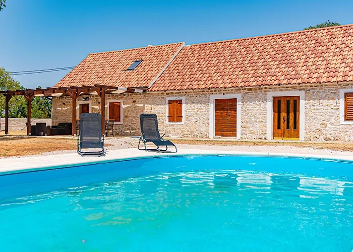 2 Bedroom Beautiful In *