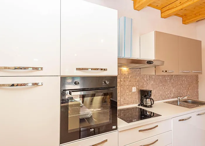 2 Bedroom Beautiful In בית נופש Drinovci