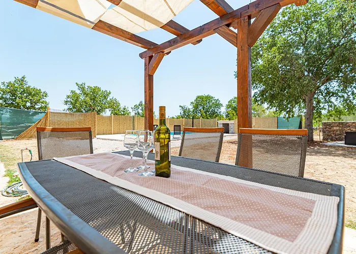 2 Bedroom Beautiful In Drinovci