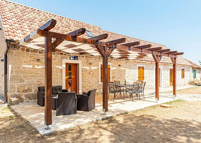 2 Bedroom Beautiful In בית נופש Drinovci