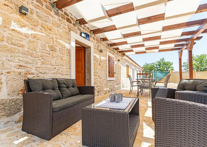 2 Bedroom Beautiful In Drinovci