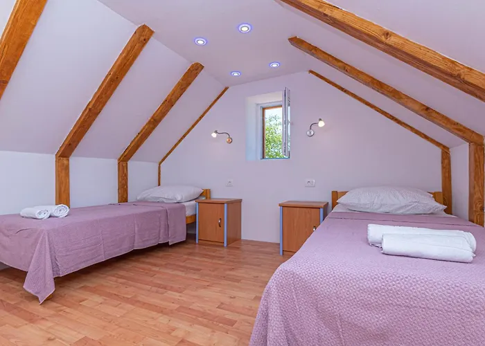 2 Bedroom Beautiful In Drinovci