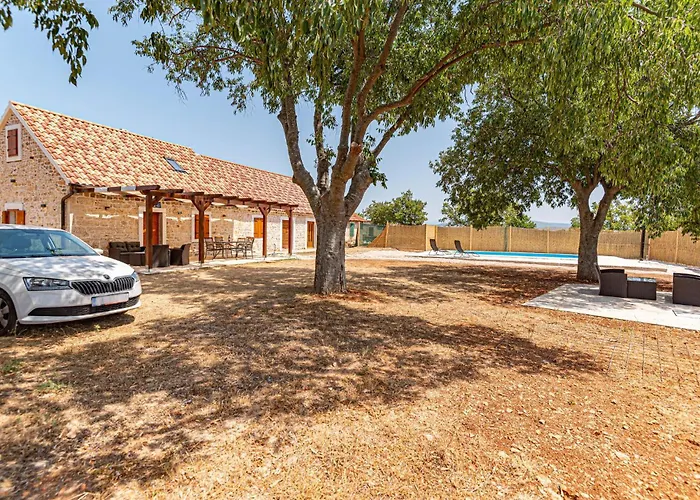 2 Bedroom Beautiful In בית נופש Drinovci