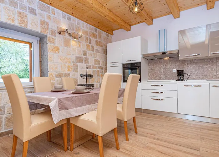 2 Bedroom Beautiful In בית נופש Drinovci